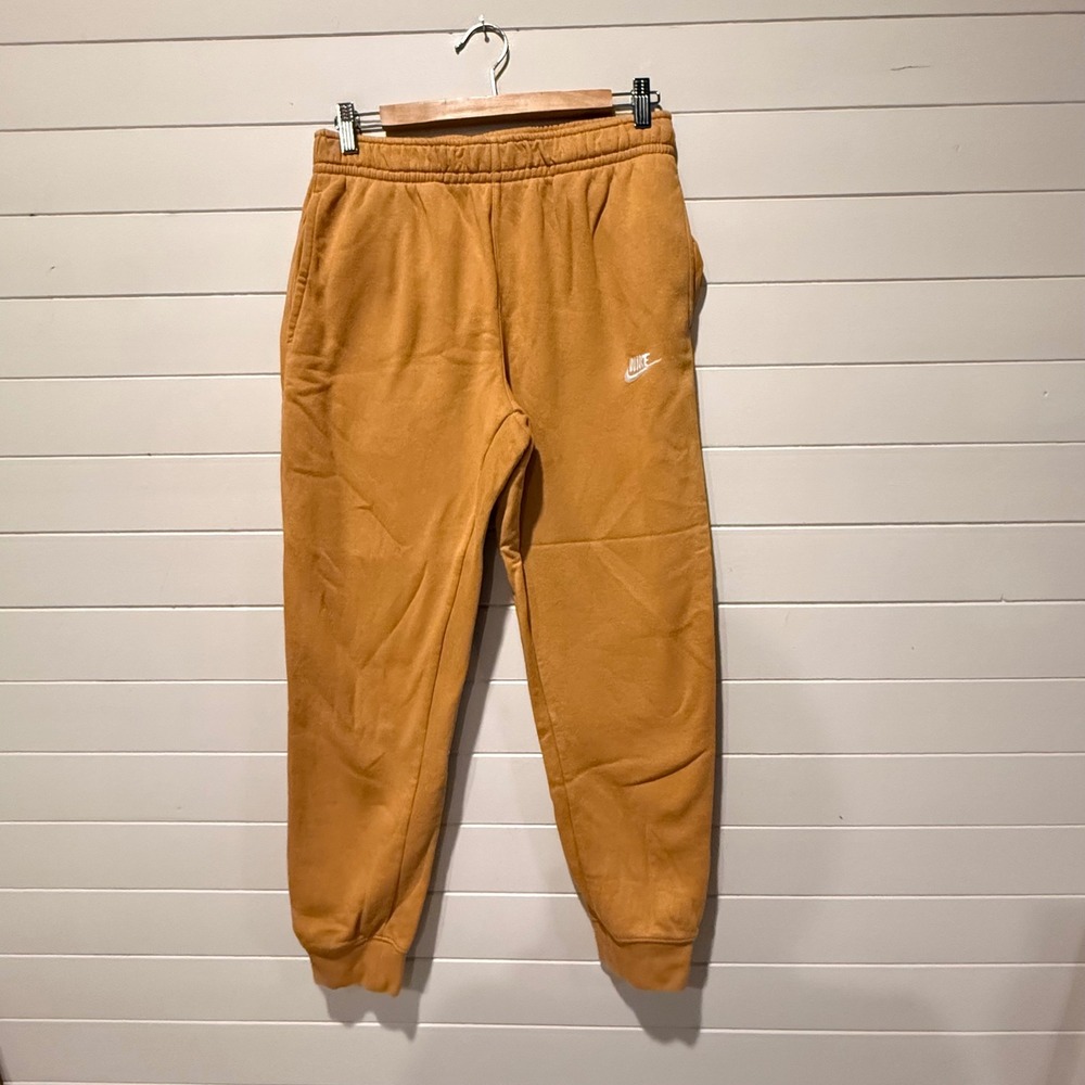 Nike Sportswear NSW Club Fleece Mens Joggers M Gold Mustard Tapered BV2671-224